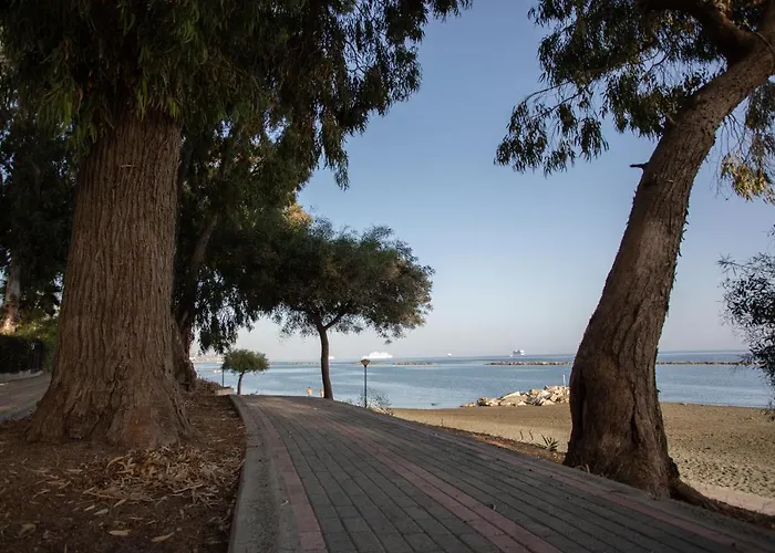 Mayra Seafront Luxury Apartamento Limassol