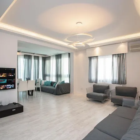 Mayra Seafront Luxury Apartment *