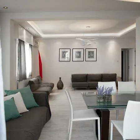 Mayra Seafront Luxury * Limasol