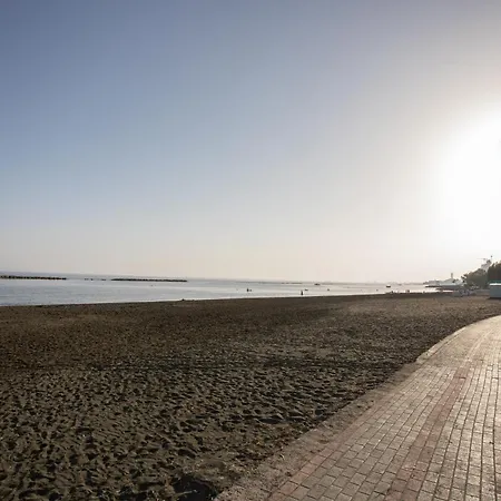 Mayra Seafront Luxury לימסול