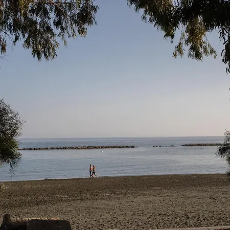 Daire Mayra Seafront Luxury Limasol