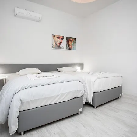 Mayra Seafront Luxury Apartment *