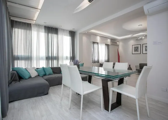 Mayra Seafront Luxury Apartman *